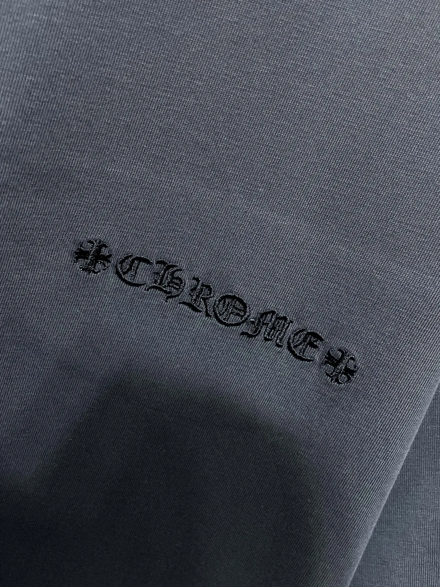 P150 new Chrome Hearts 25ss worn model for summer! High-weight, environmentally friendly and high-quality top-quality fabric 280g Crow contrast graffiti frayed embroidered short sleeves. Counter synchronization. 1:1 replica version. Recommended colors: black, white, gray. Size: S, M, L, XL